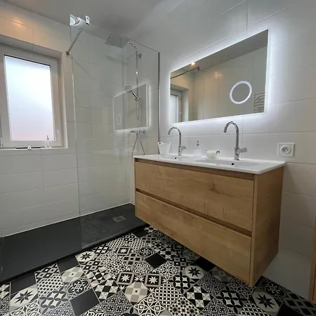 La Cour De Mamama 6 דירה